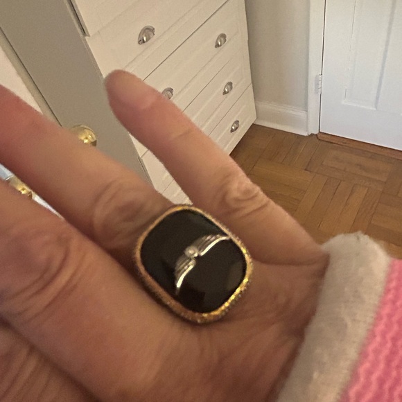 Elegant Black and Gold Ring - Picture 1 of 3